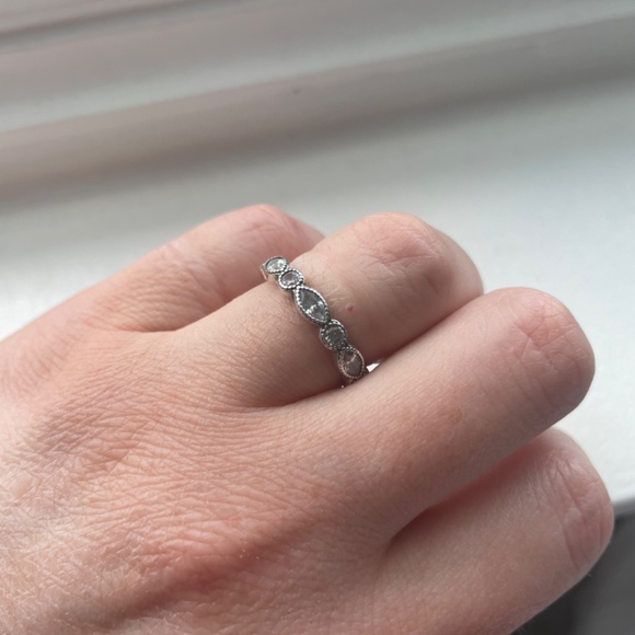 PANDORA Alluring Brilliant Marquise Stackable Ring - Picture 3 of 5